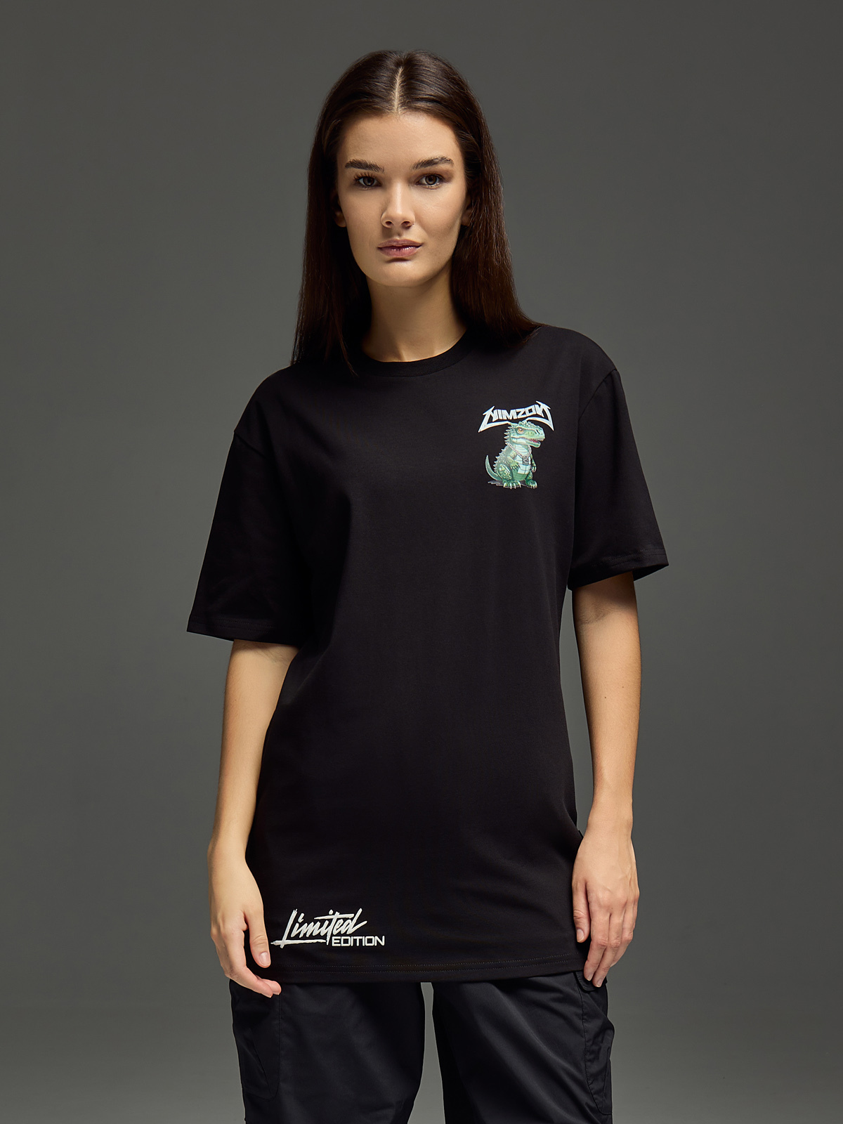 съемка каталога одежды девушка в футболке