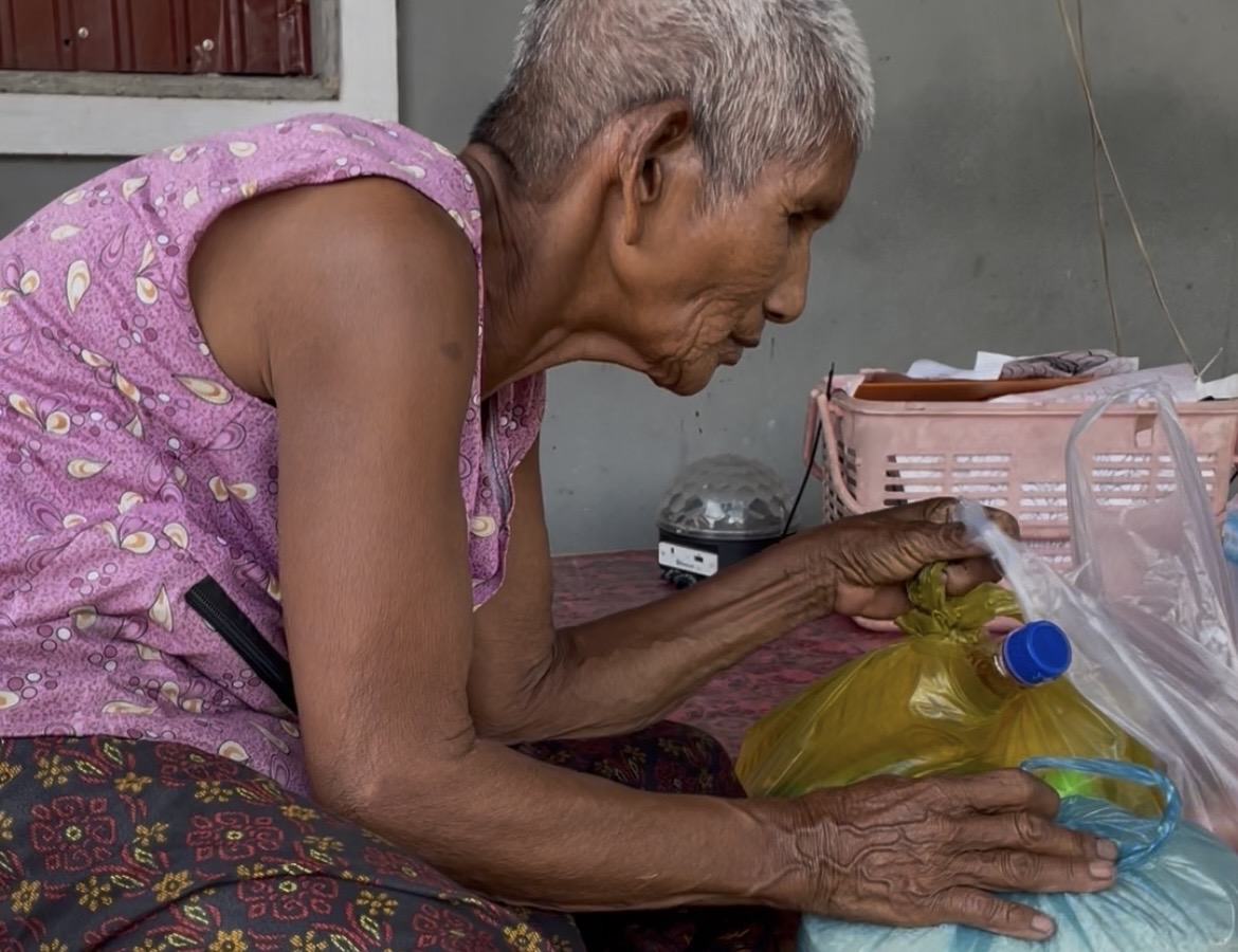 Food baskets and rice for elderly people in Cambodia