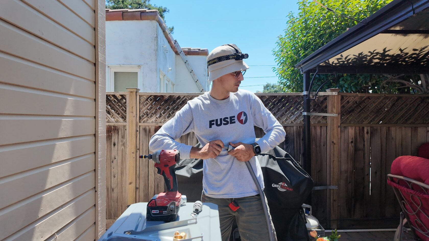 techniciam works on how long does it take to install a new furnace