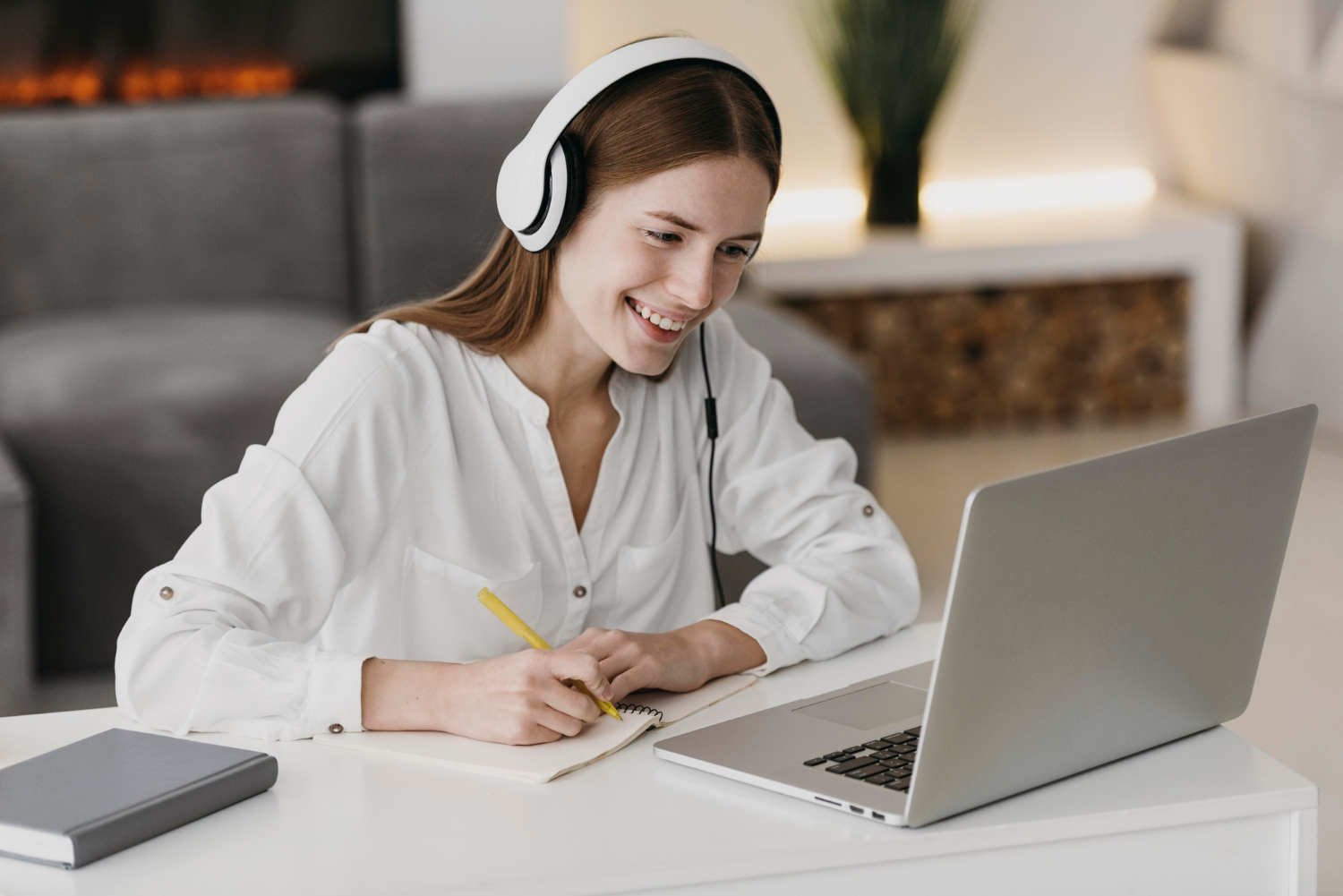 Мастер маркетолог в бьюти-индустрии / Marketing Master in the Beauty Industry / Marketingmaster in der Beauty-Branche / Expert(e) en Marketing dans l'Industrie de la Beauté