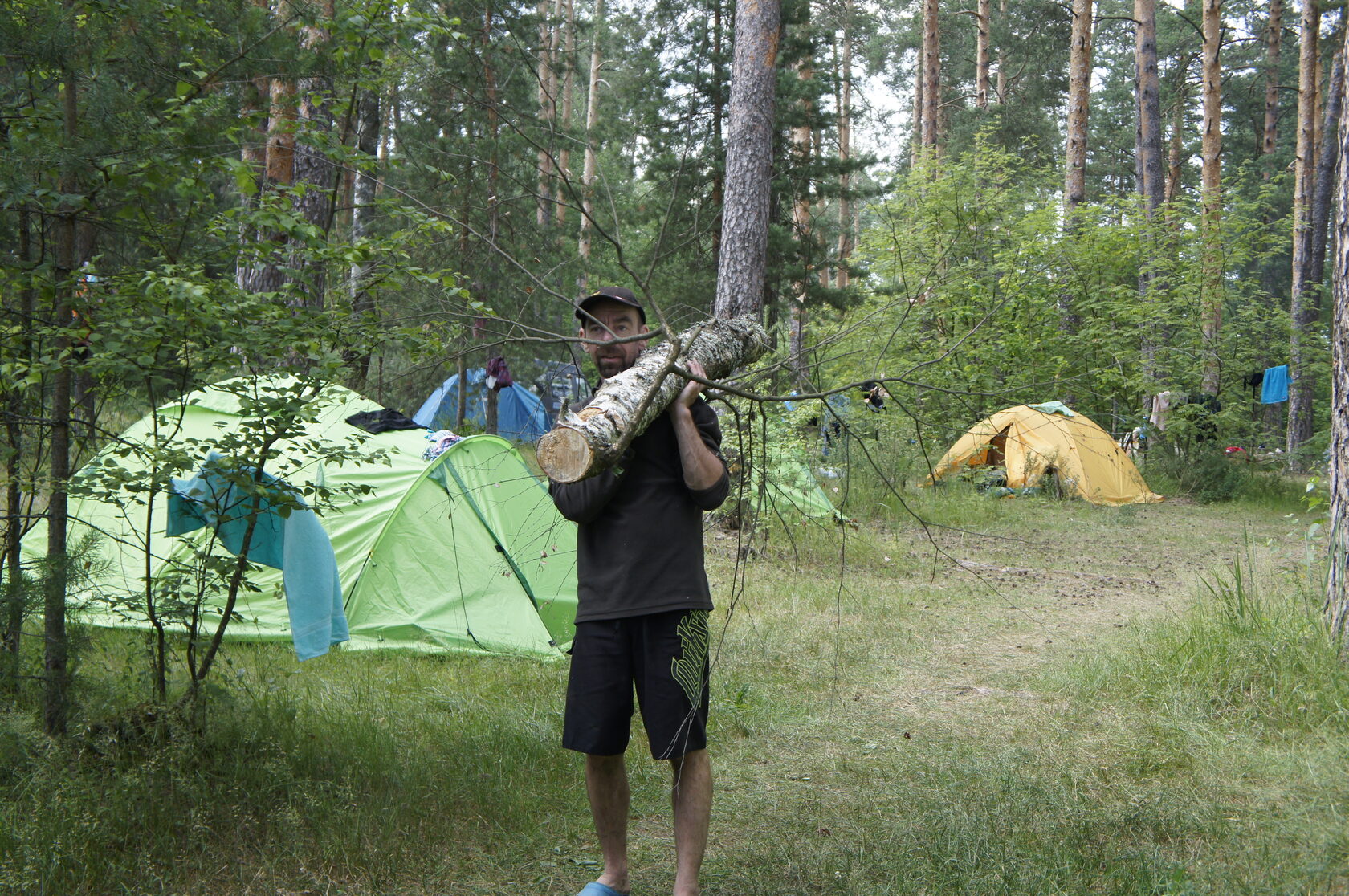 Кемпинг на финском заливе с палатками