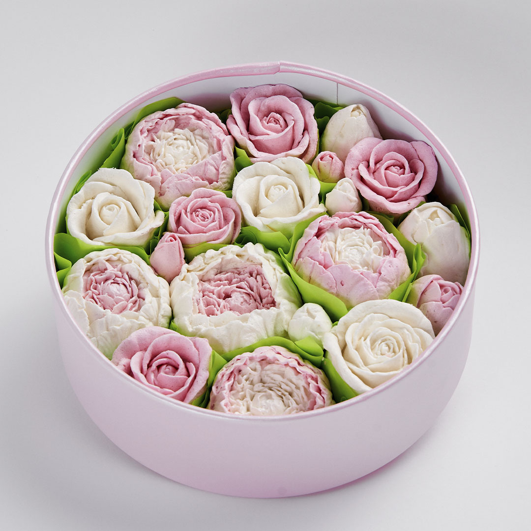 Зефир Ассорти в шляпной коробке d21 купить в Москве | LisLeZefir