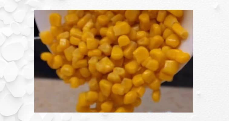 Приготовление салата с сыром «Чечил» и корейской морковкой: шаг 4