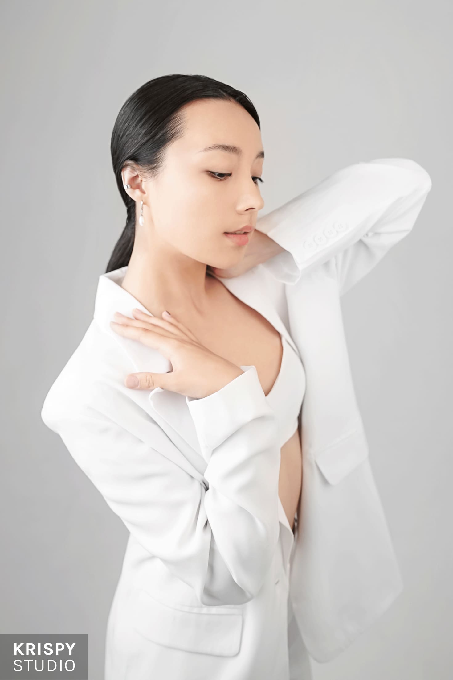 Профессиональная съемка модели с BB Cream Limoni: подбор образа, студия, реквизит, макияж и стилист.