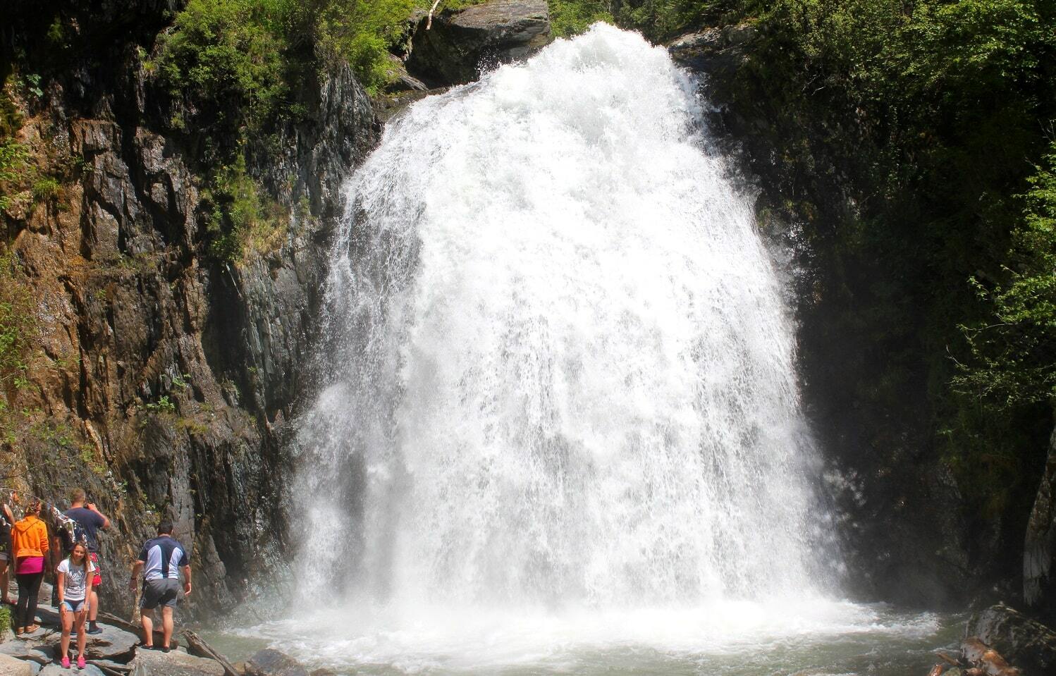 Телецкое озеро водопад Кобра