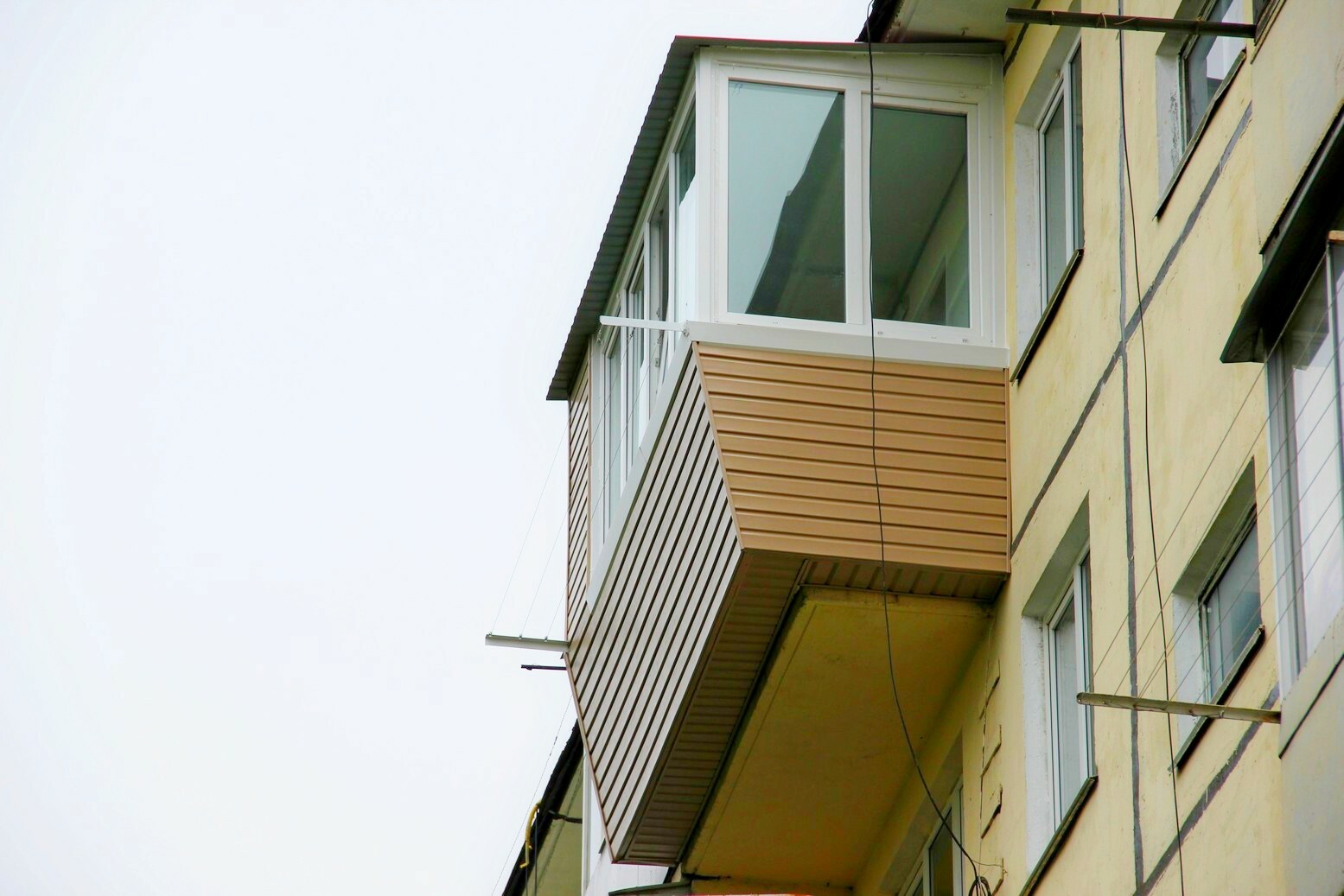 Вынос остекления балкона 1200х900