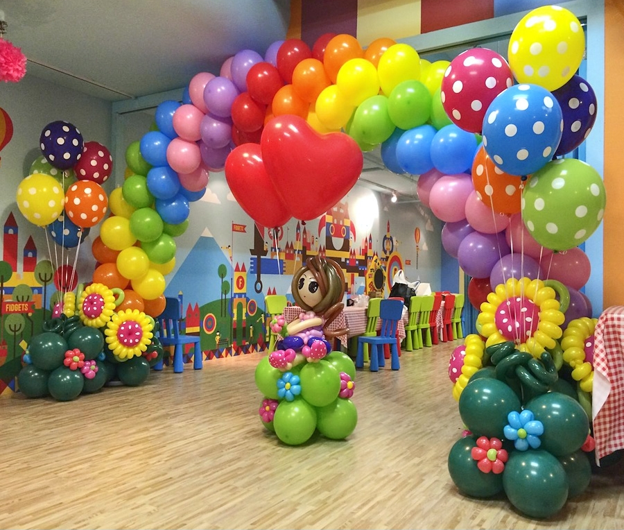 Бизнес воздушных шаров. Украшение шарами. Украшение шарами детского праздника. Украшение воздушными шариками. Украсить шариками.
