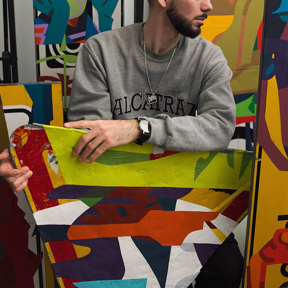 Графика на дорожных знаках. Автор Алексей Бархан.