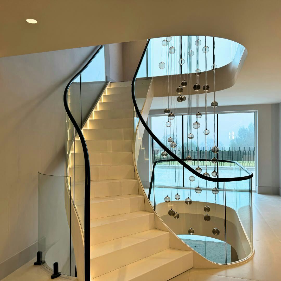 Радиусно-поворотная лестница закрытого типа