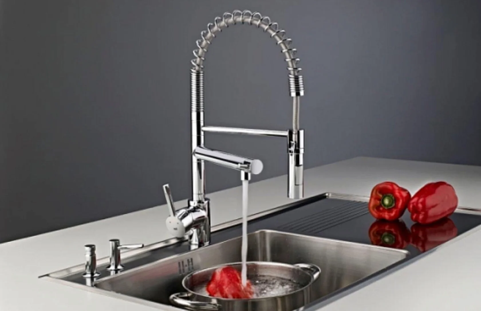 Многофункциональный смеситель для раковины на кухне