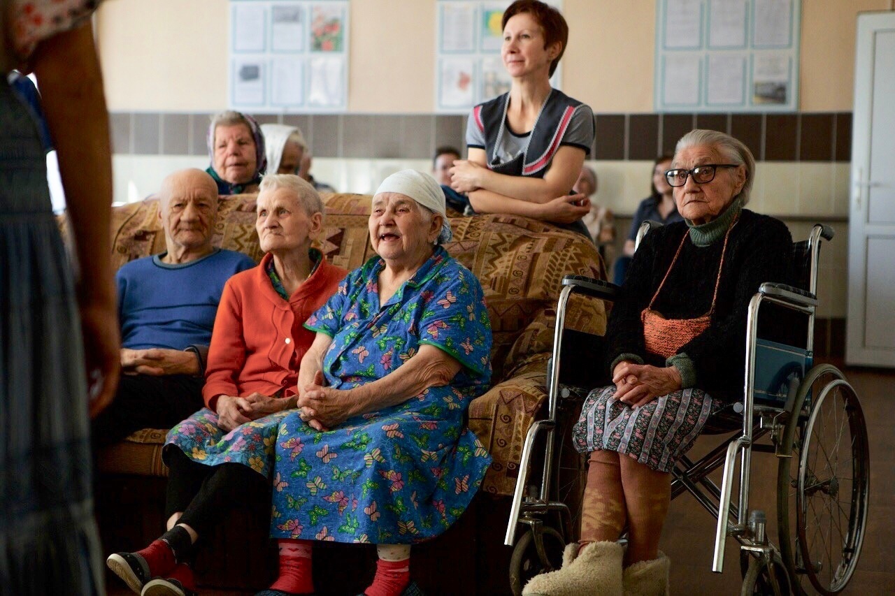 Лучшее социальное учреждение. Дом престарелых Сокол Вологодской области. Вологодская область молочное пансионат для престарелых. Дом престарелых. Социальный дом престарелых.