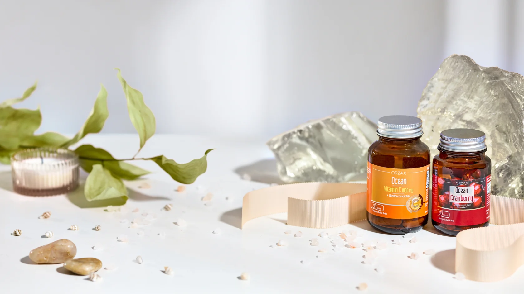 Студийное фото баночек с витаминами