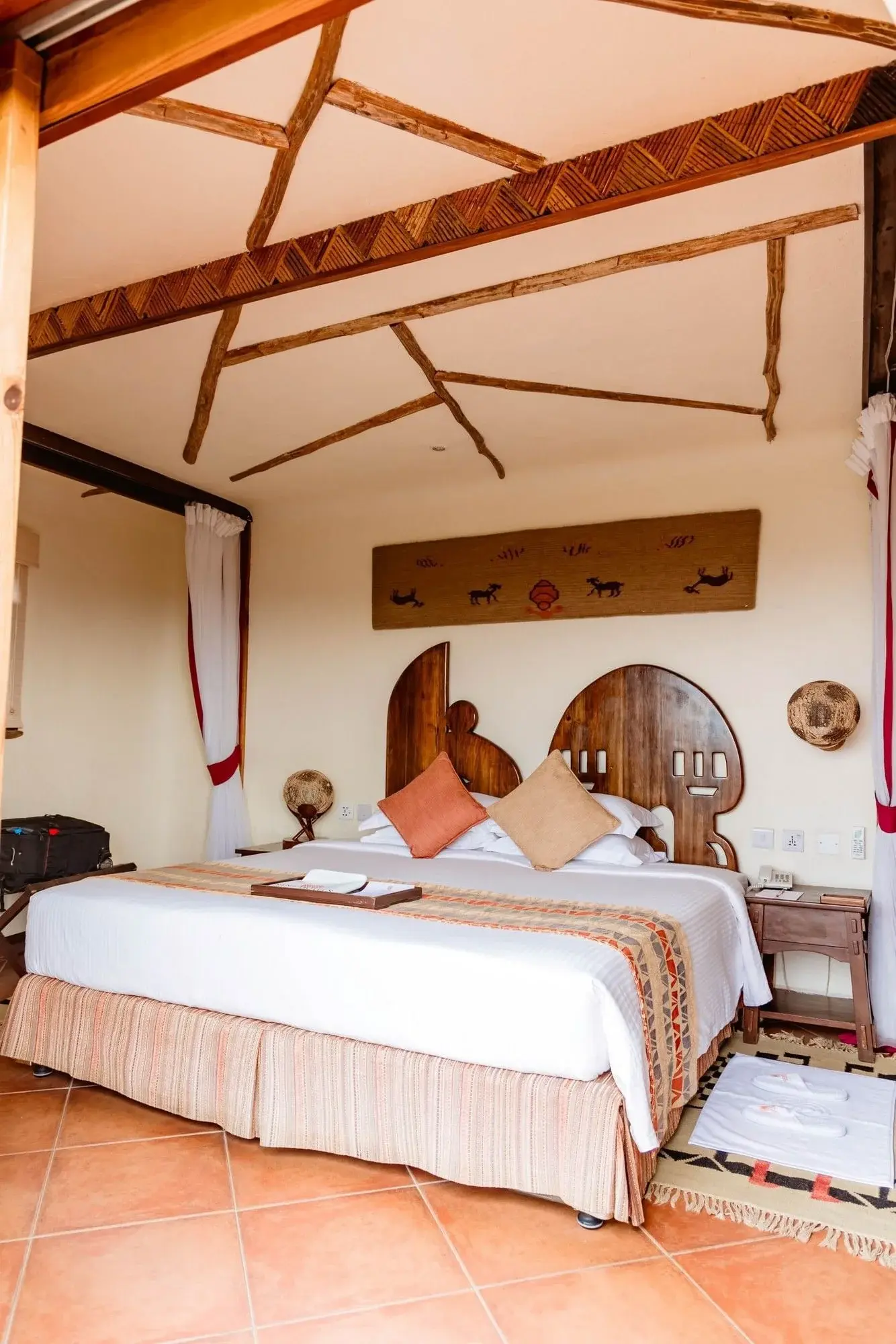 Номер в рондавеле с двумя кроватями, Serengeti Serena Safari Lodge