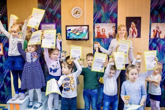 Награждение на олимпиаде школы «АЗ-БУ-КА»