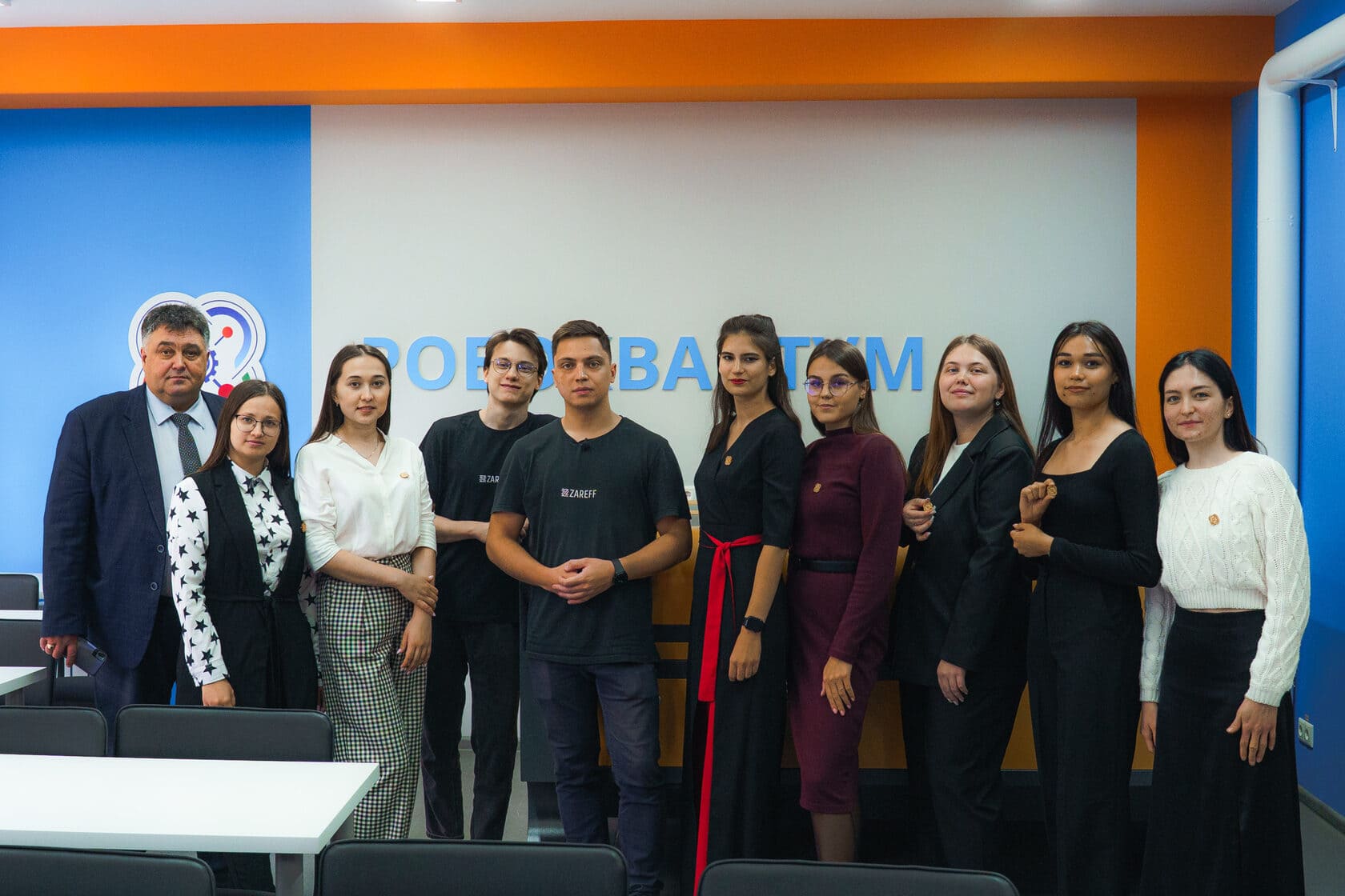 Сотрудники ZAREFF со студентами