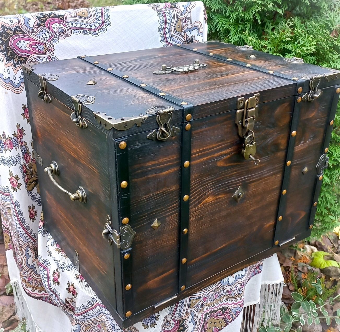 Сундук-витрина Русский Стиль для коллекции антиквариат