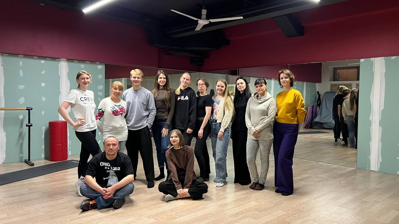 Участники тренинга по мастерству актера Be Music