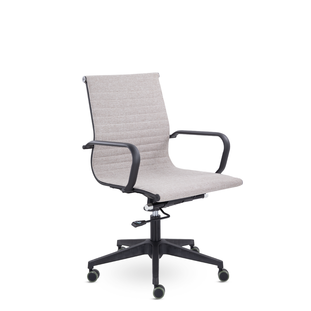 Кресло для работы за компьютеров в офисе и дома