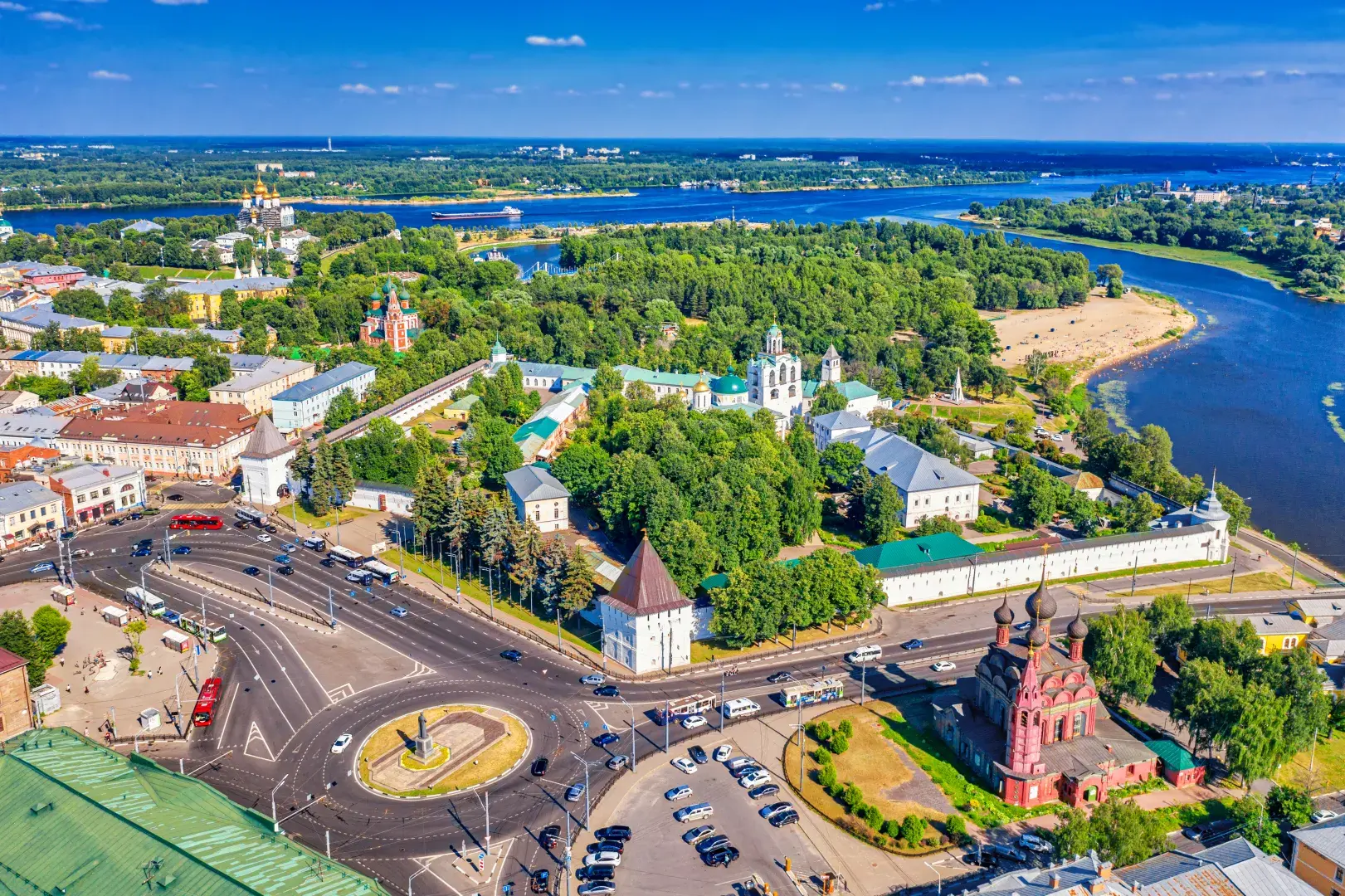 Ярославль с высоты, монастырь и Волга