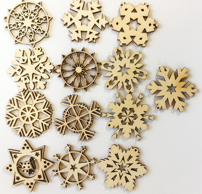 Елочные игрушки в ассортименте из фанеры