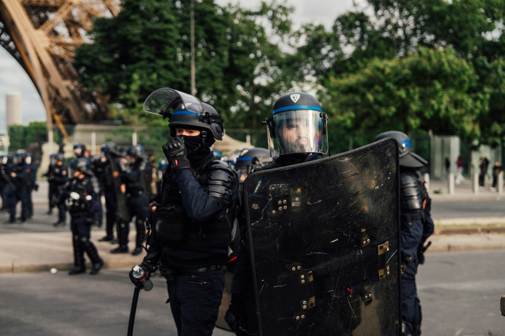 Протестующие на улицах Парижа