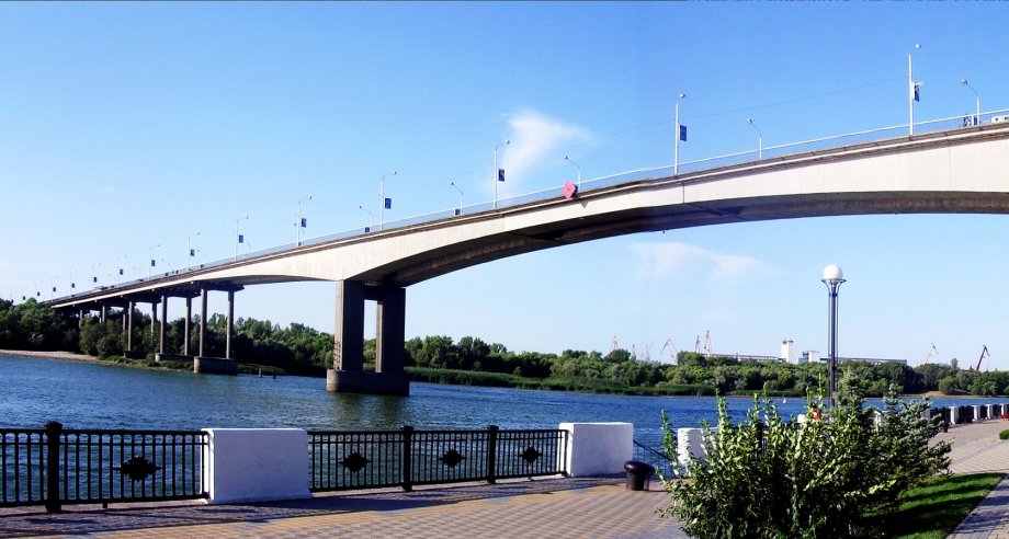 Компания-подрядчик использовала при реконструкции Ворошиловского моста самые передовые технологии (фото: Википедия)