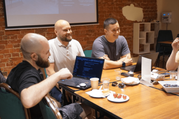 Смол толк (small talk): простыми словами, примеры и вопросы, которые помогут вам легко знакомиться с людьми