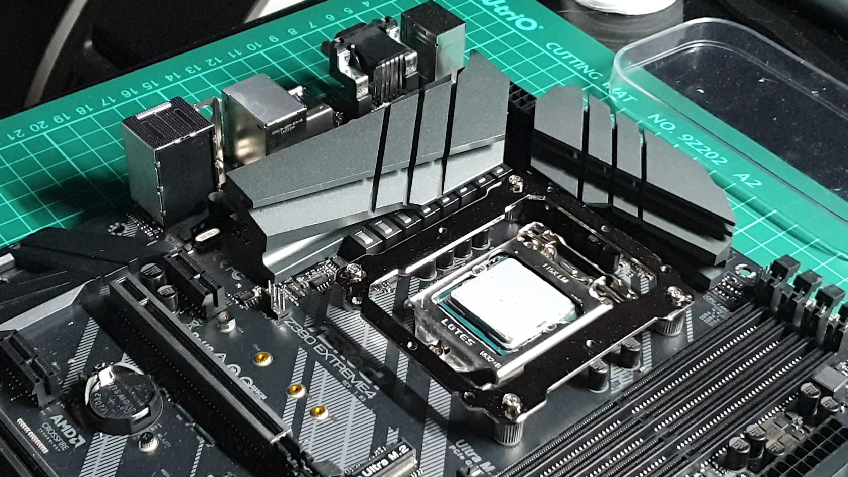 Материнская плата с процессором