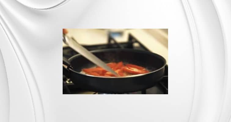 Приготовление шакшуки на сковороде по рецепту Ивлева: шаг 4