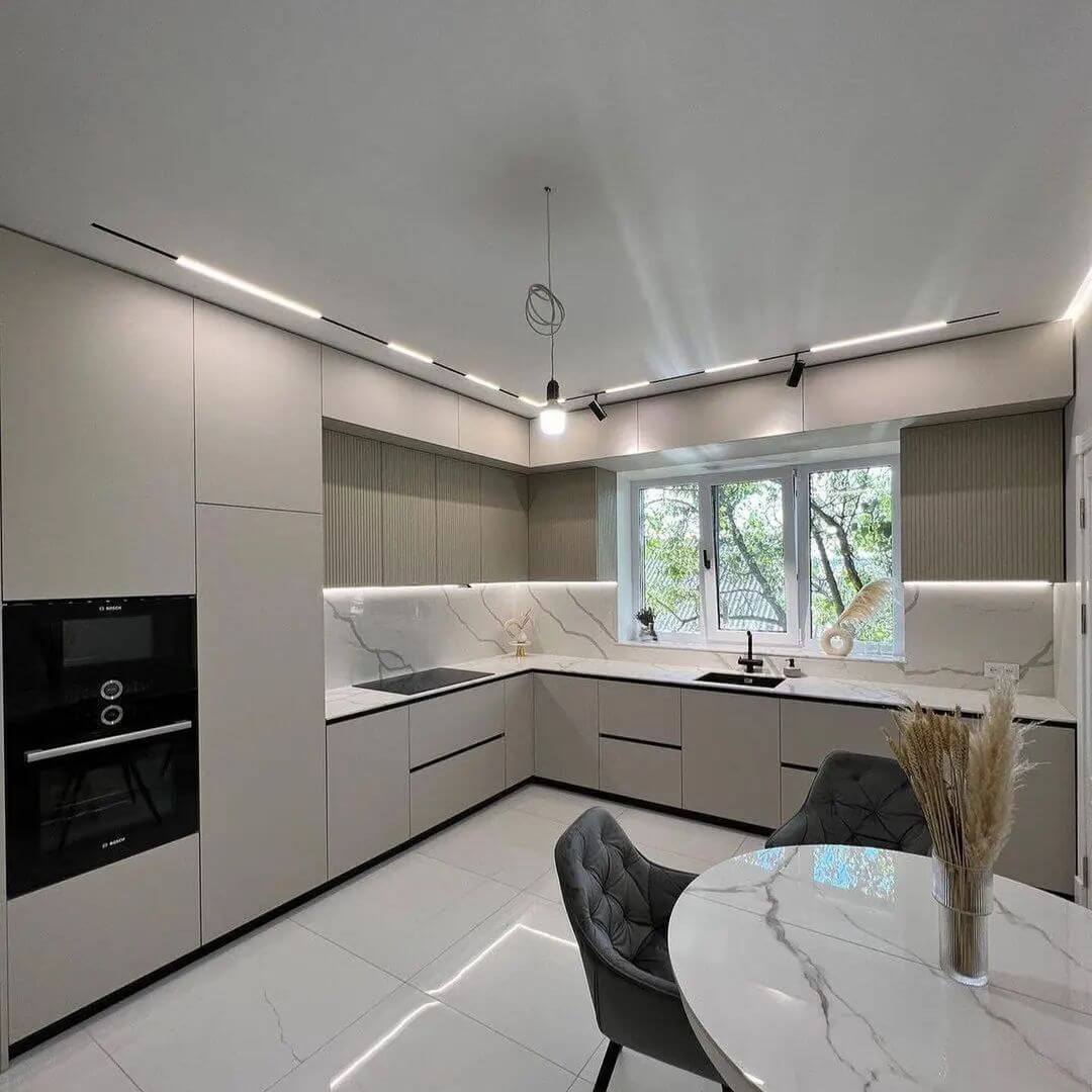 Кухня на заказ с подсветкой