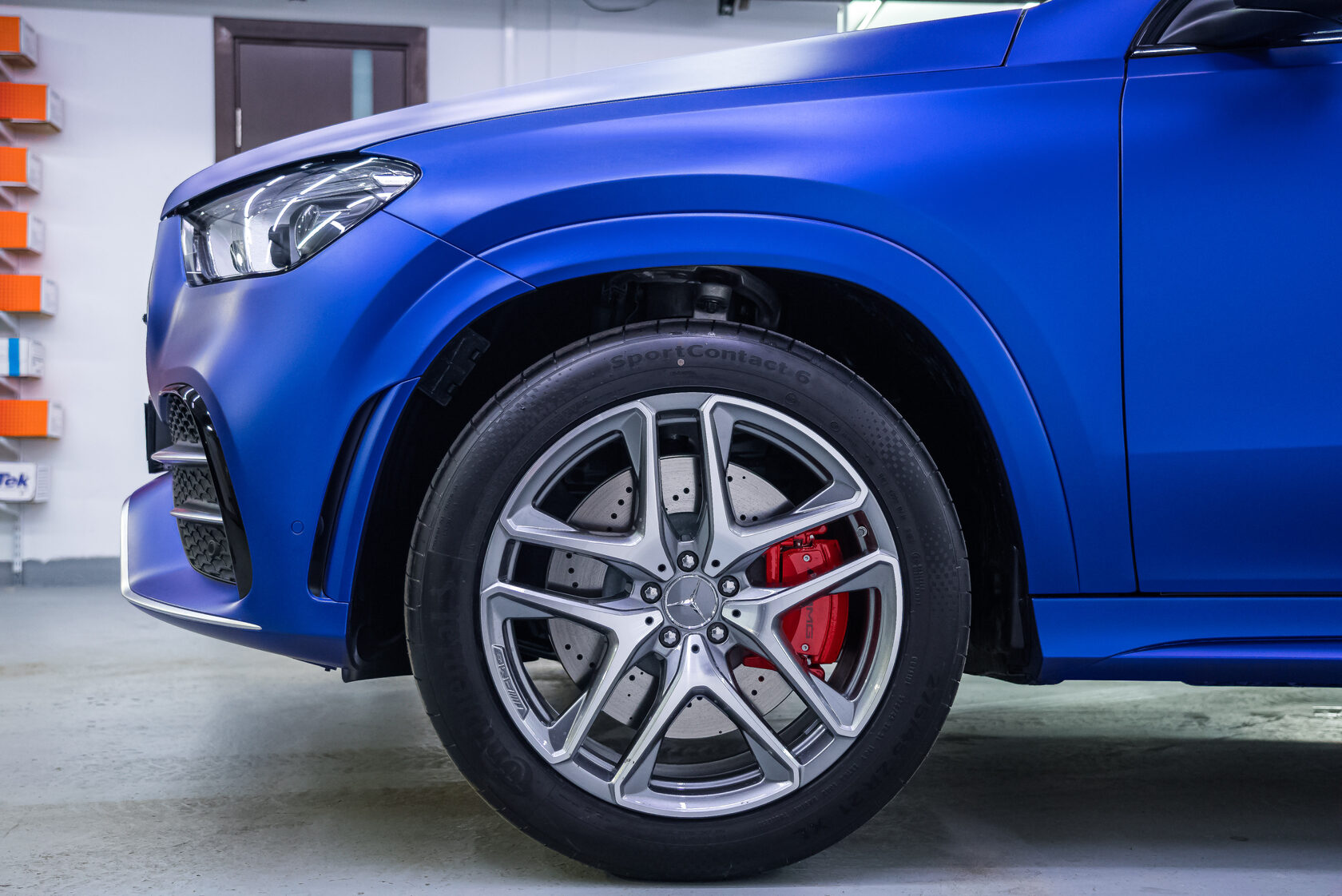 Оклейка кузова Mercedes GLE синим винилом