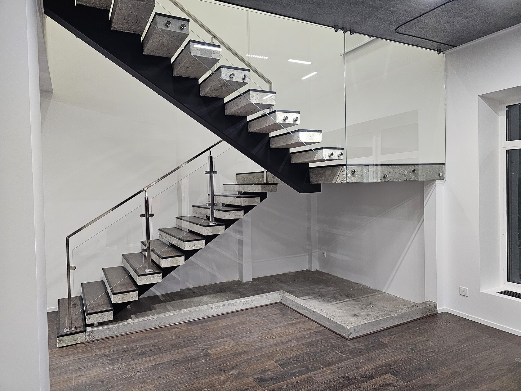 Цельностеклянные ограждения - заказать от 12000 руб/пог.м