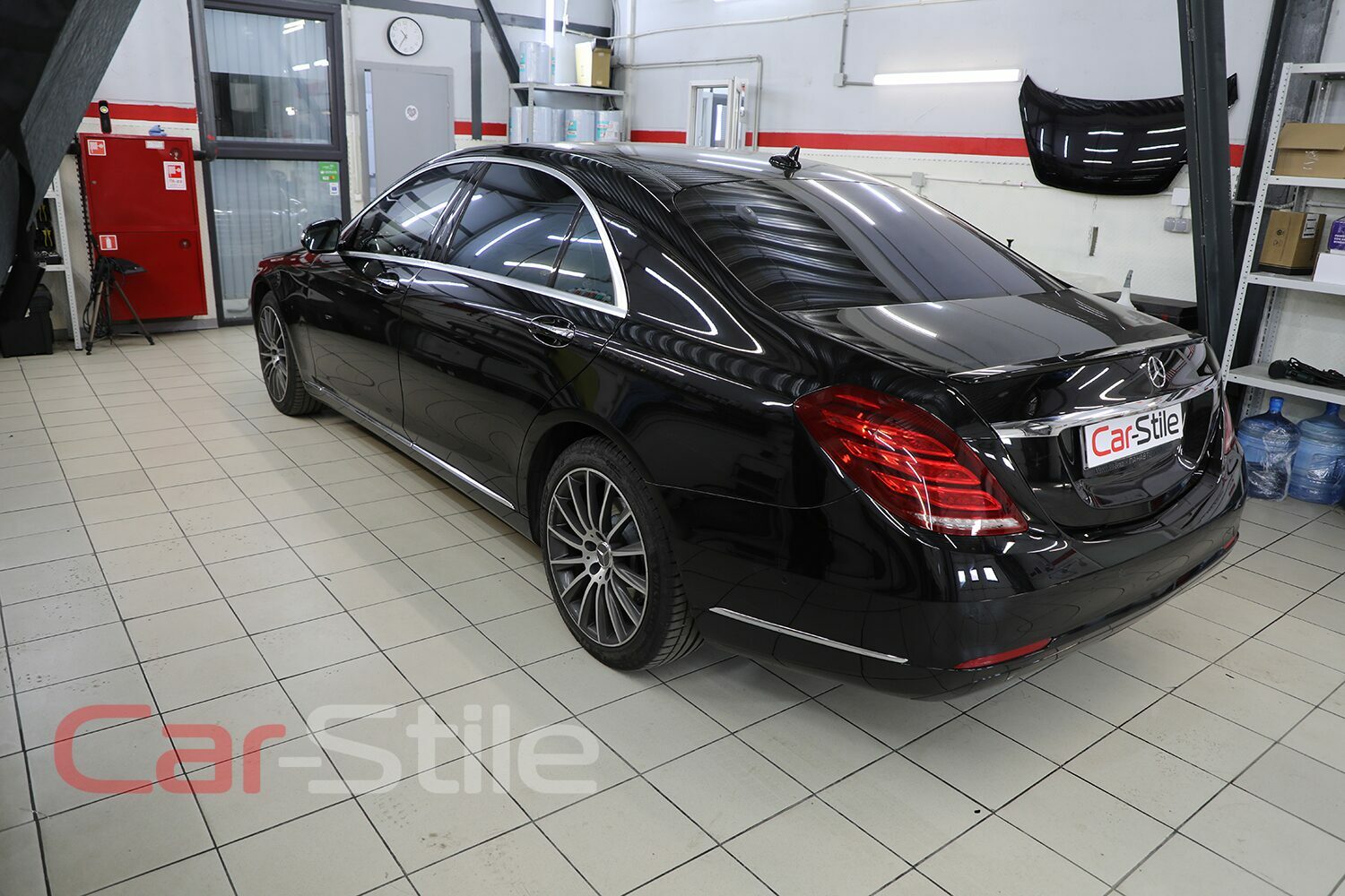 Антихром оклейка автомобиля Mercedes-Benz S-класс | Тюнинг черным винилом