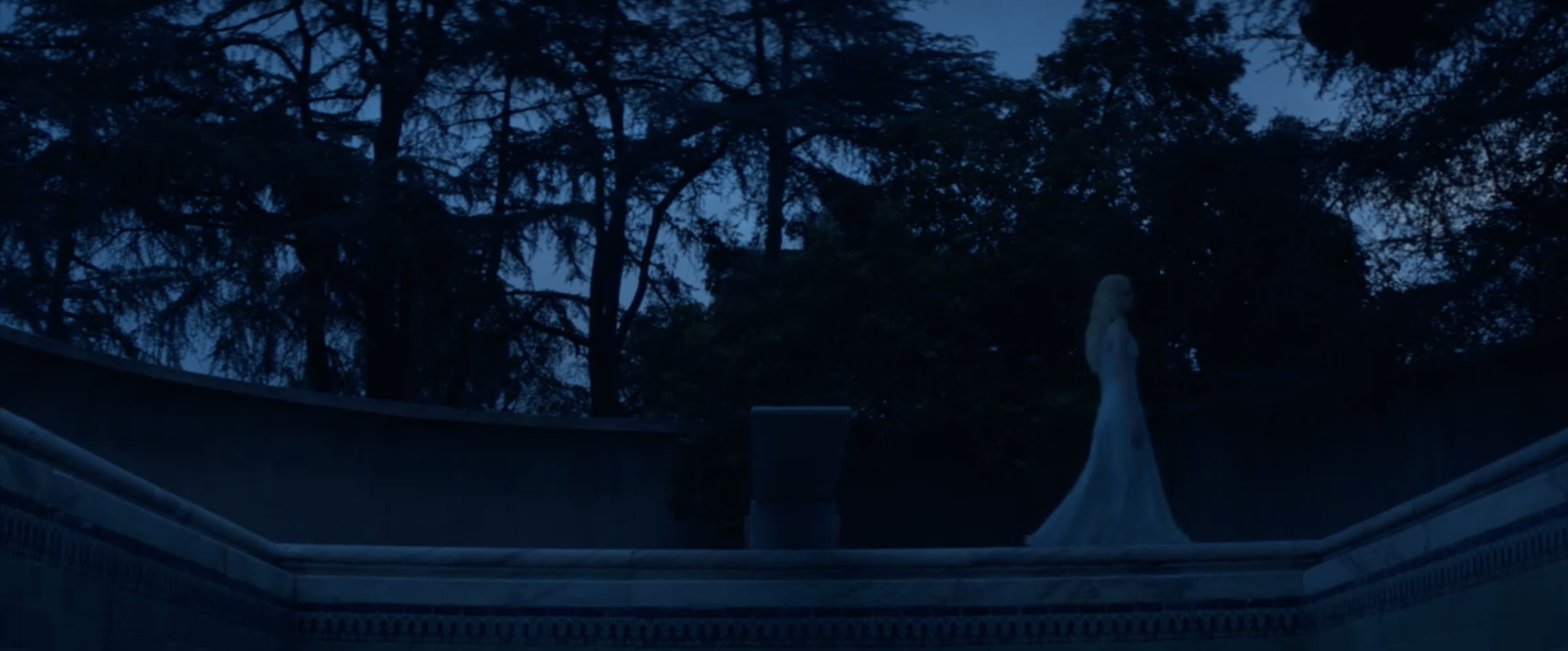 Неоновый демон - цвет в кино