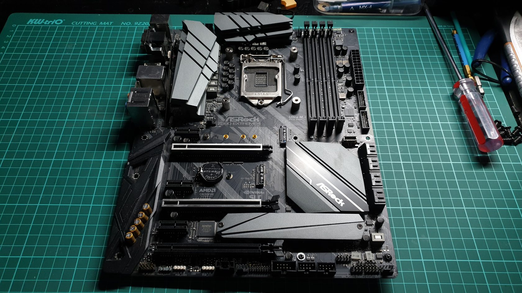 Материнская плата Asrock z390 exteme4