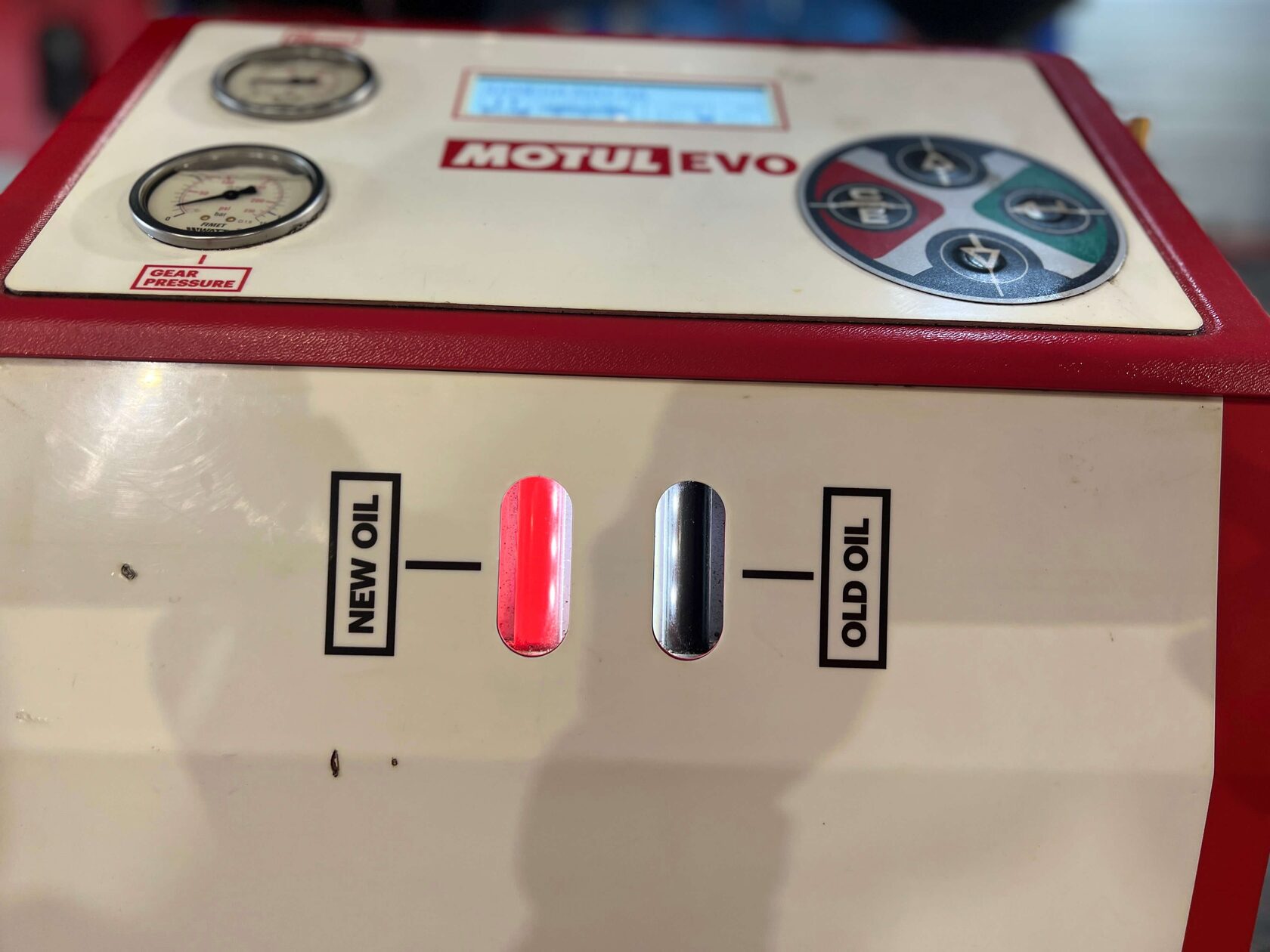 Процесс аппаратного замещения масла Motul