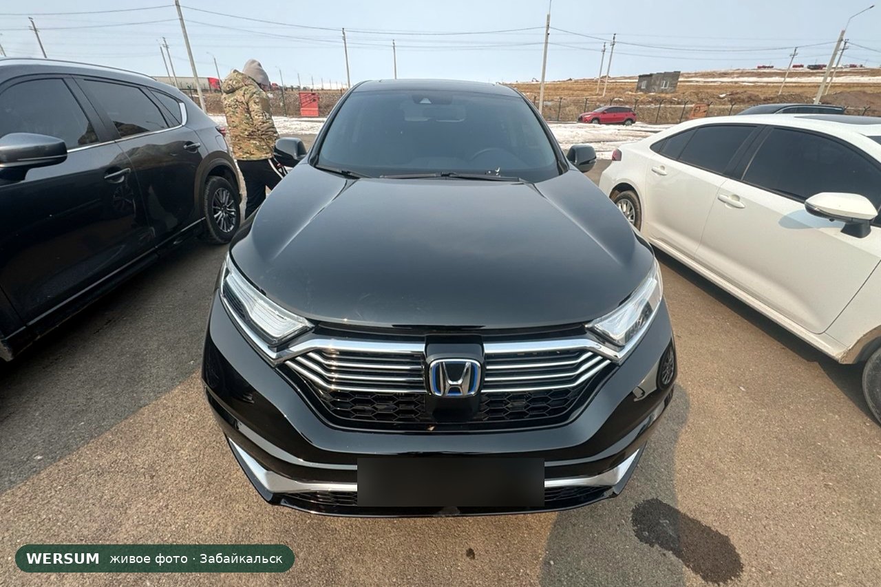 Honda CR-V, спереди: синяя подложка логотипа Honda