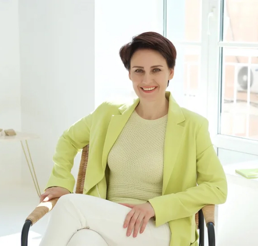 Галина Стороженко, PCC ICF (International Coach Federation) Управляющий партнер, ведущий тренер Международного института коуч-менеджмент Член ICF (Международной федерации коучинга) Член АС (Association for Coaching, London). Кандидат психологических наук, преподаватель программ MBA. Автор бестселлера "Стать коучем для президента"