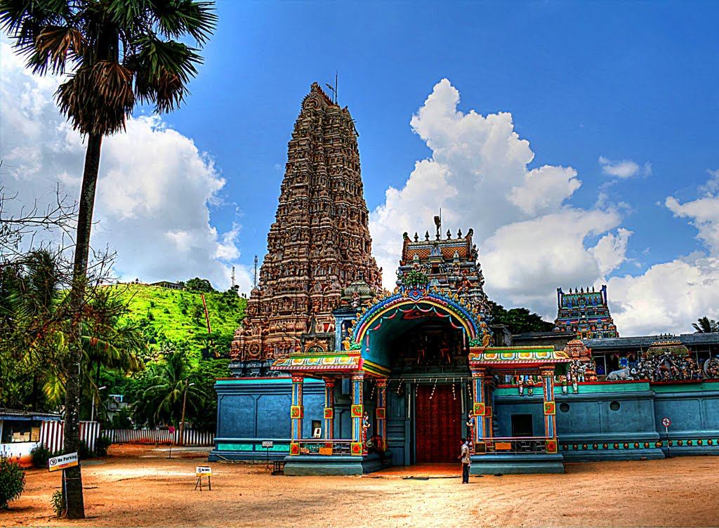 Церковь в шри ланке. Матале Шри Ланка. Храм Матале Шри Ланка. Индуистский храм Шри Ланка. Индуистский храм Матале.