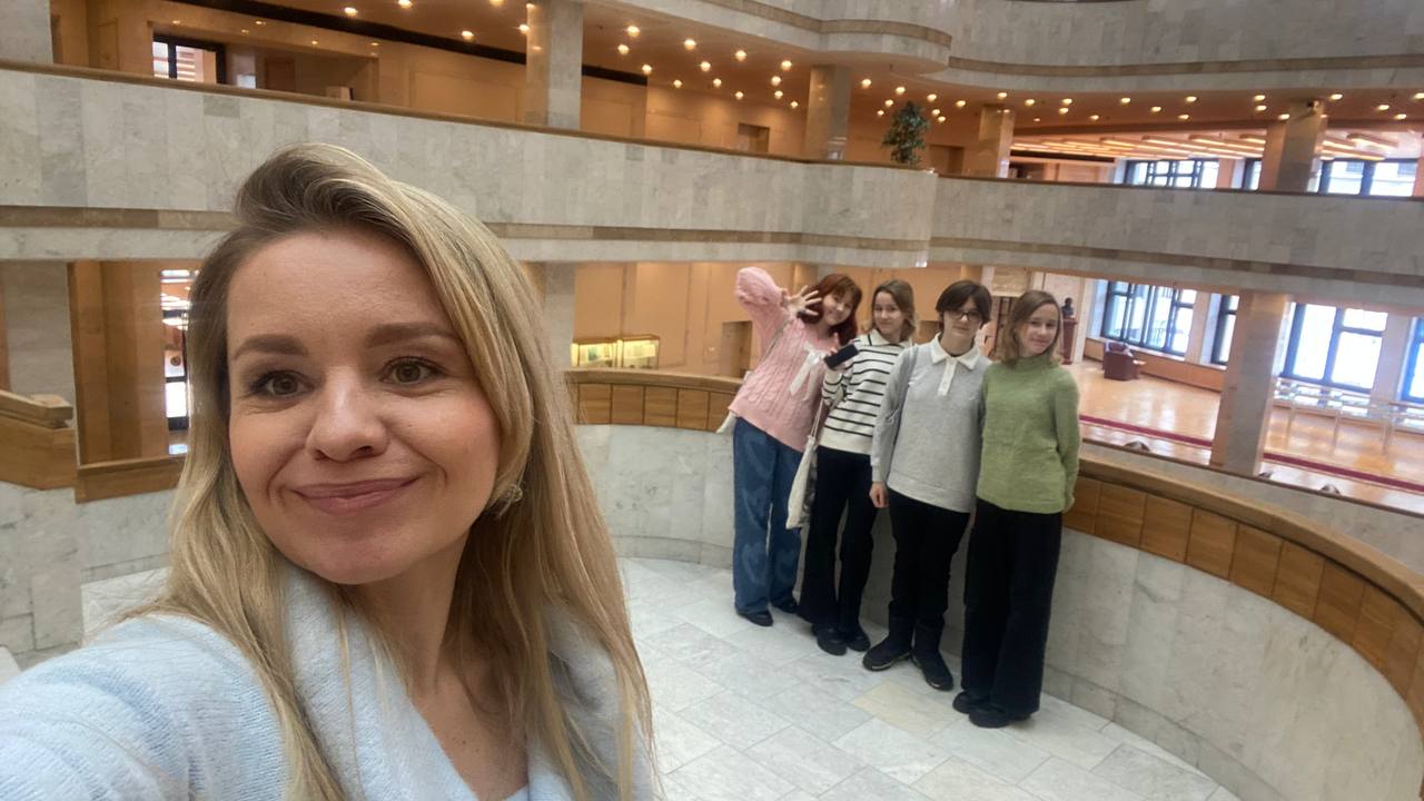 девушку нашли без глаз. труп привязанный к дереву в богородицке. девушку нашли без глаз. место преступления в лесу. убийство в лесу девочки.