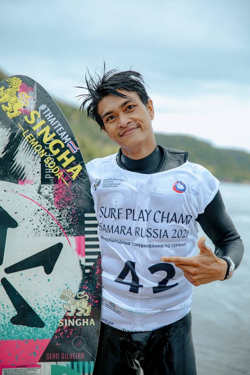 участник соревнований по вейксерфингу SURF PLAY CHAMP 2026 