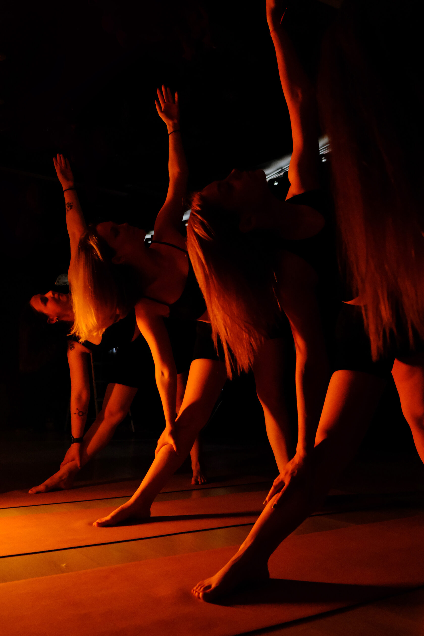 Hot Yogalates & Stretch — Горячая растяжка в Москве