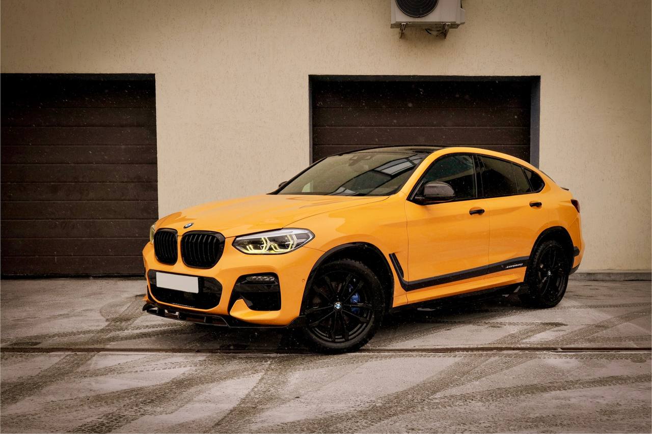 BMW x4 в цветной пленке Vega PPF 103 Gloss McLaren Orange