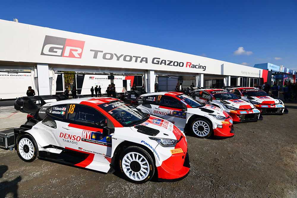 Автомобили Toyota GR Yaris Rally1 в сервис-парке Центральноевропейского ралли 2023