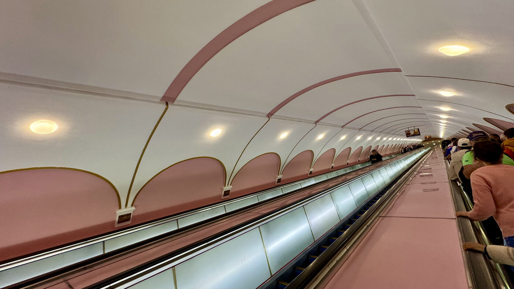 Метро. Пхеньян. КНДР (Северная Корея)