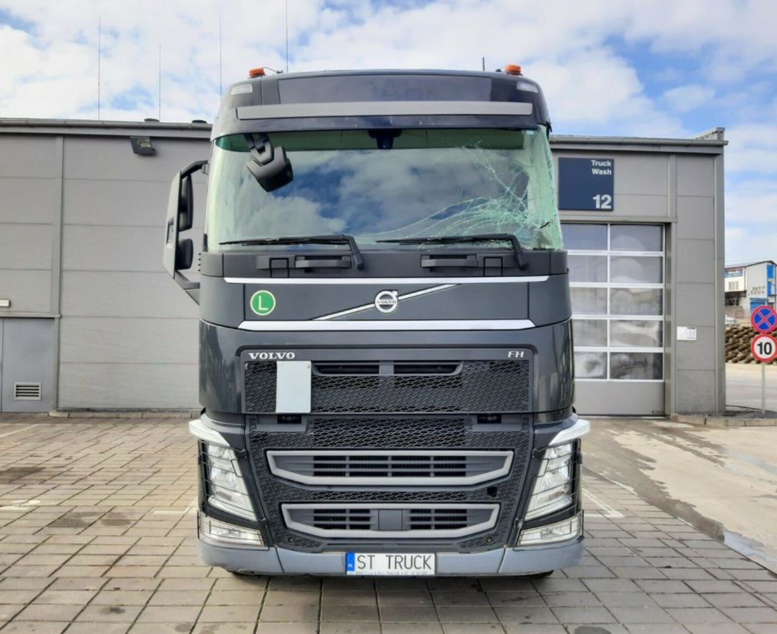 Тягач Volvo FH 500 6X4 из Европы в лизинг в Москве и по России - Купить для  юридических и физических лиц