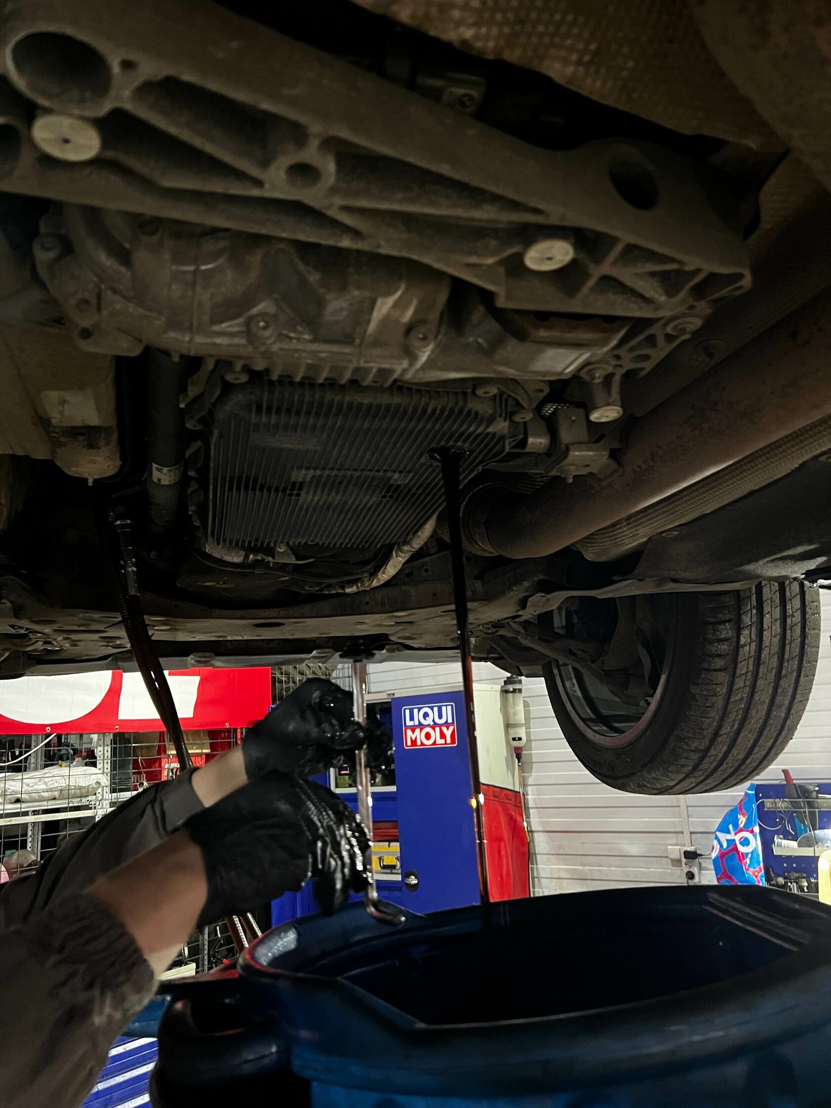 Слив масла из поддона АКПП