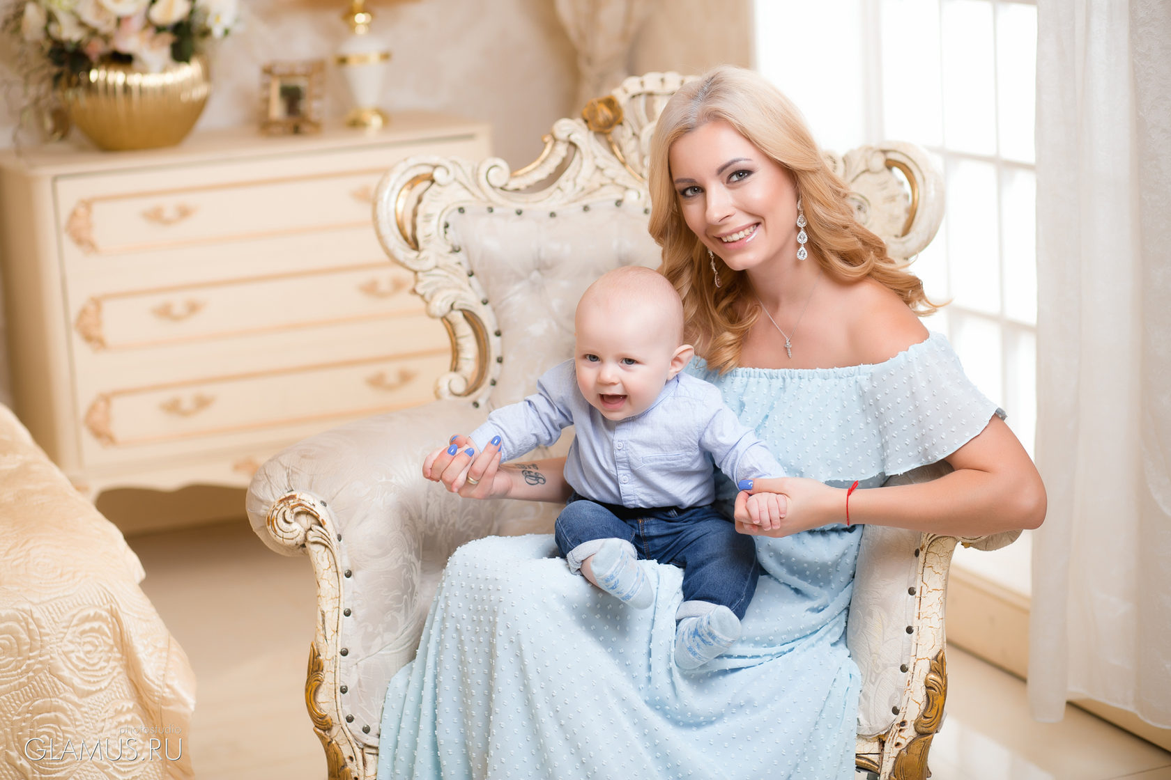 Сертификат на фотосессию в подарок - макияж и прическа включены!