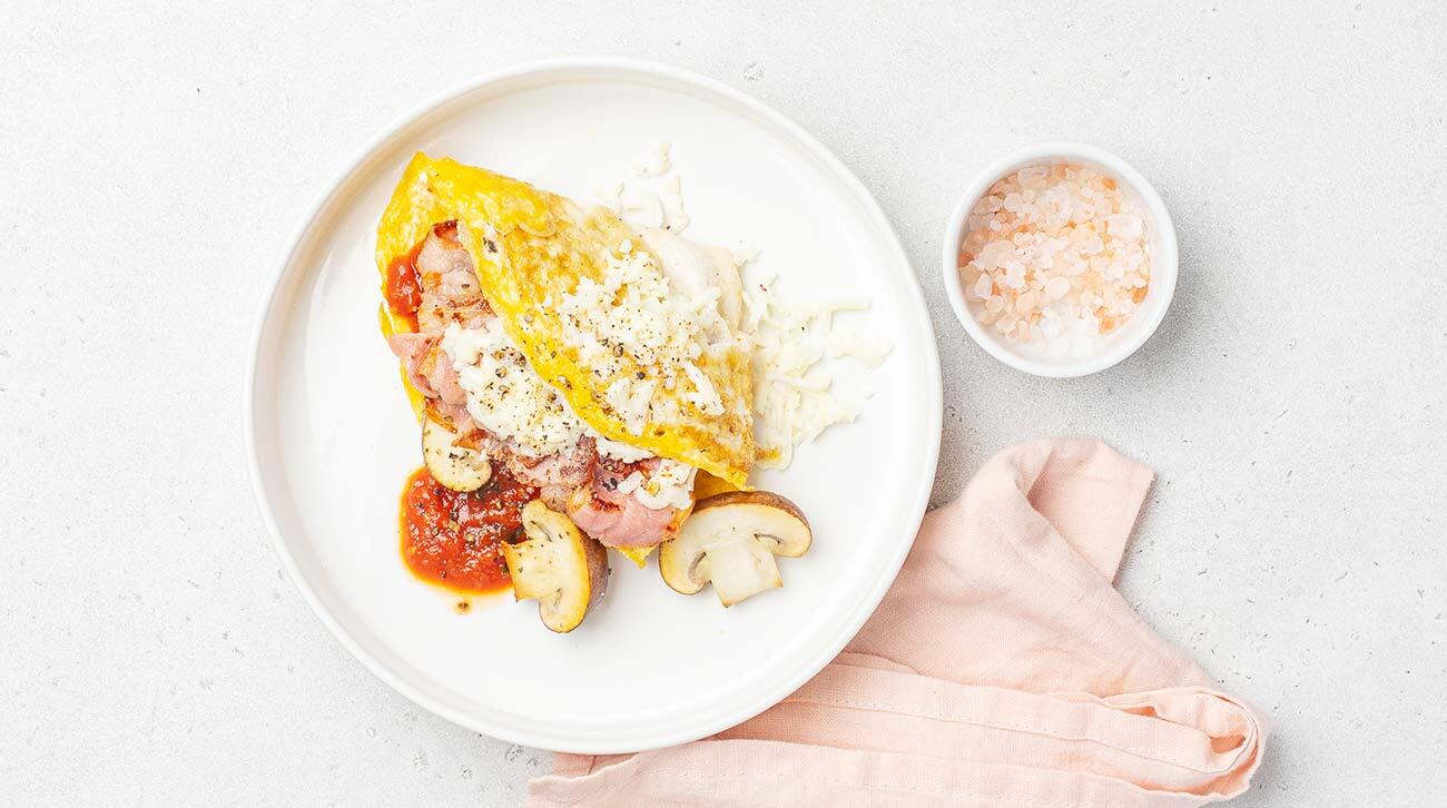 Яичный конверт с сыром и беконом
