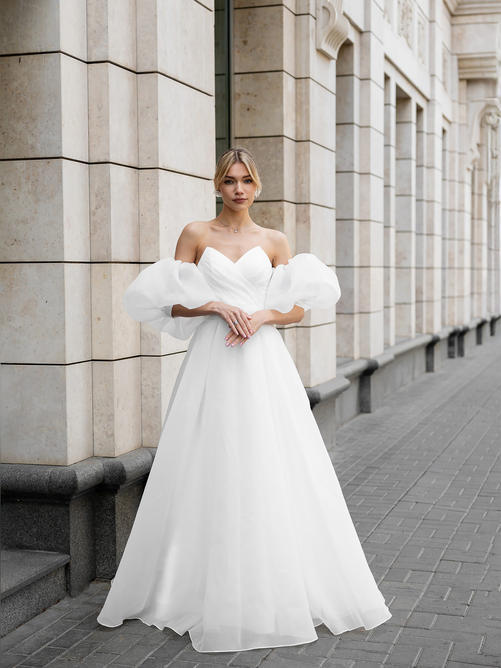 Свадебное платье с объемными рукавами